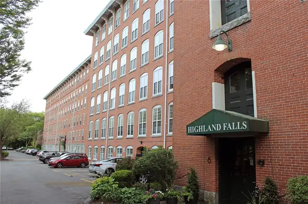 2 School Street #105, Lincoln, RI 02802