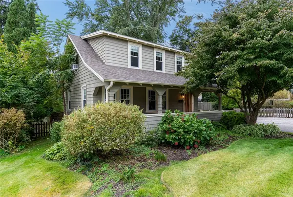 30 Ledge Road, East Greenwich, RI 02818