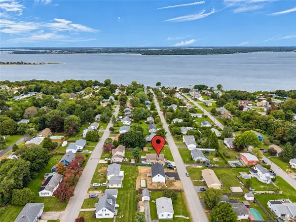 121 Robert Gray Avenue, Tiverton, RI 02878