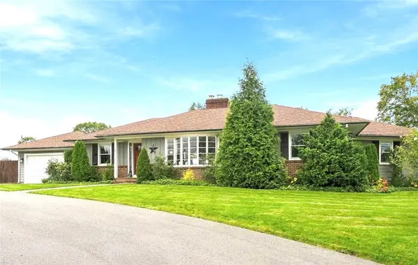 21 Lawnacre Drive, Cranston, RI 02920