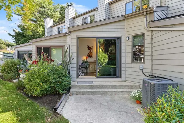74 Sea Breeze Lane, Bristol, RI 02809