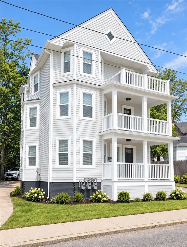 62 Oakland Avenue, Providence, RI 02908