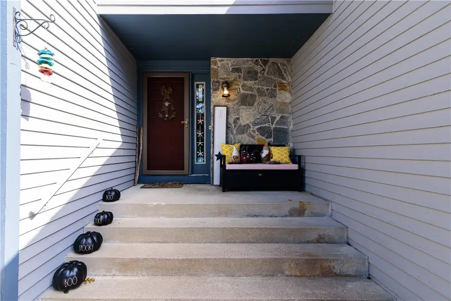 18 Acorn Court #F2, South Kingstown, RI 02879 - #2