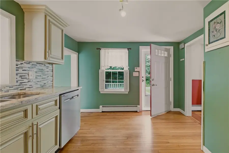 21 King Road, Tiverton, RI 02878 - #3