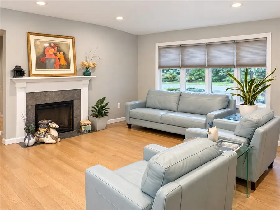 4 Dwight Street, Cranston, RI 02921 - #3