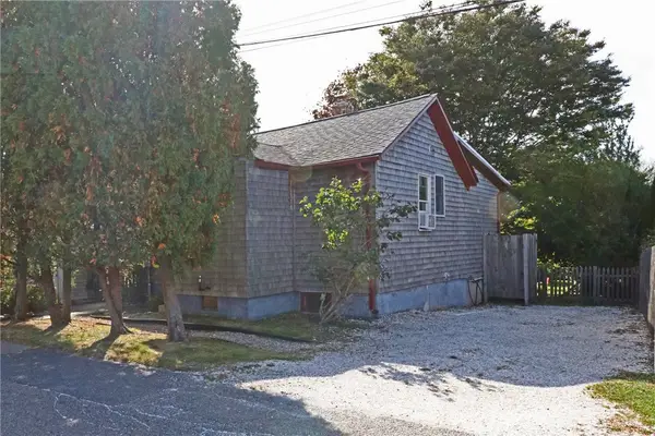 12 Draper Avenue, Middletown, RI 02842