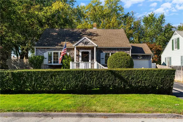 35 King Road, Middletown, RI 02842