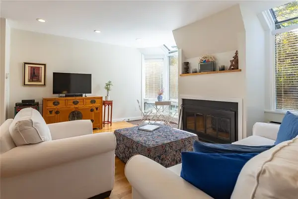 421 Bellevue Avenue #2D, Newport, RI 02840
