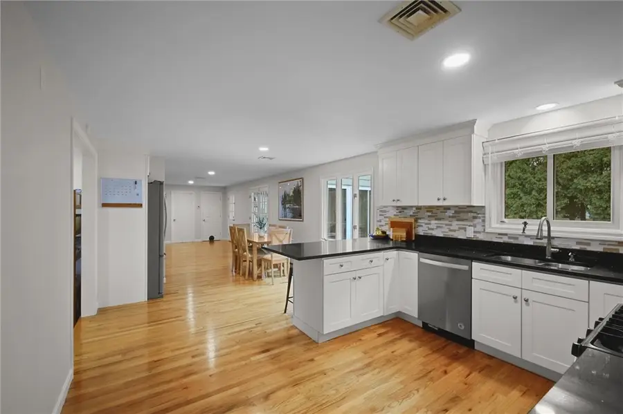 22 Oakhurst Drive, Smithfield, RI 02828 - #3