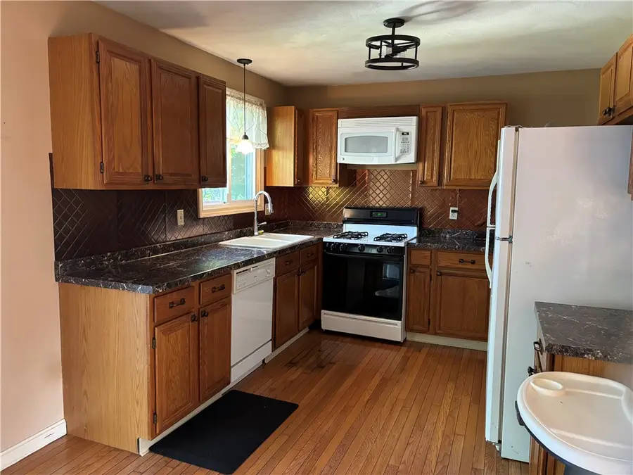 17 Warren Court, Cranston, RI 02920 - #3