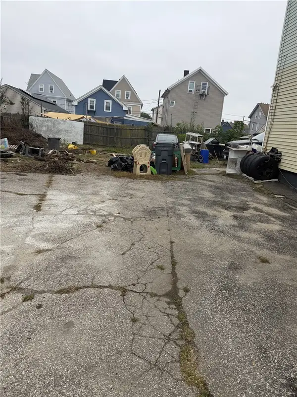 16 Ninigret Avenue S, Providence, RI 02907