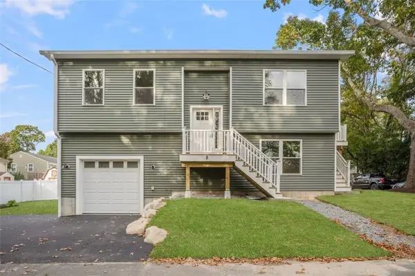 8 North Shore Street, Warwick, RI 02889