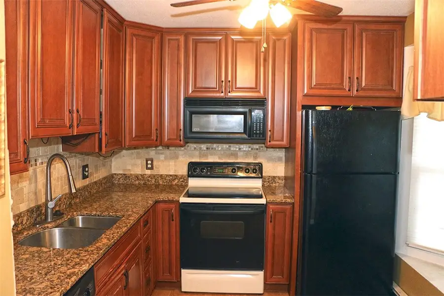 565 Quaker Lane #95, West Warwick, RI 02893 - #3