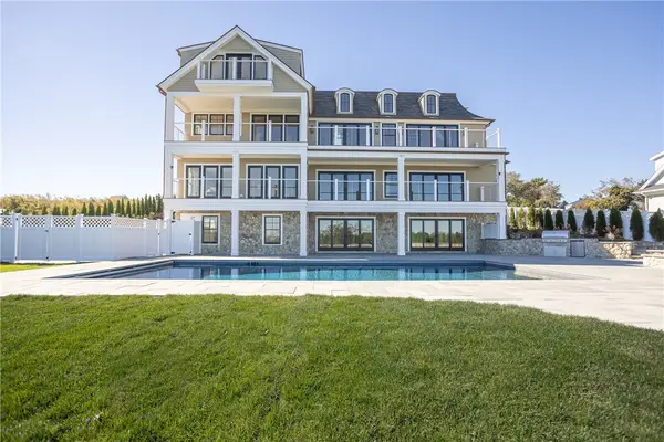 45 Sea Spray Drive, Portsmouth, RI 02871