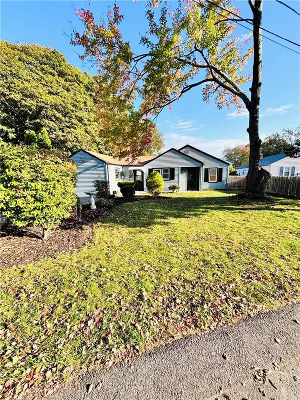 76 Novelty Road, Warwick, RI 02889