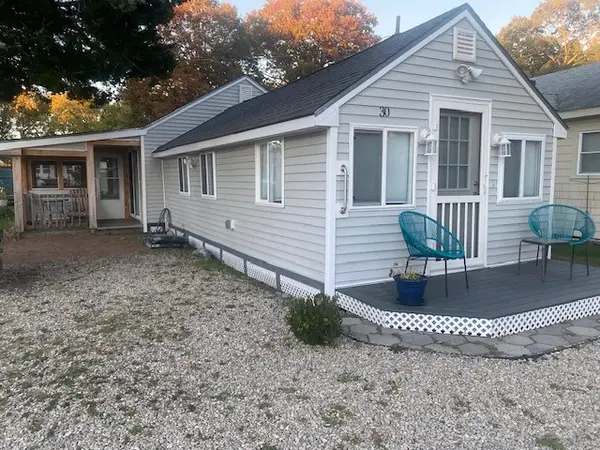 30 West Budlong Farm Road, Warwick, RI 02886