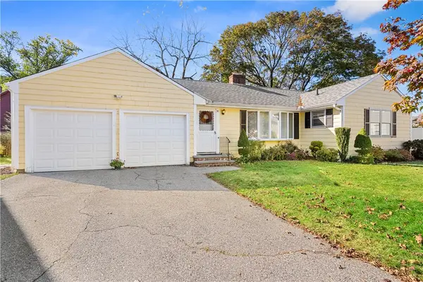 30 Marshall Way, East Providence, RI 02916