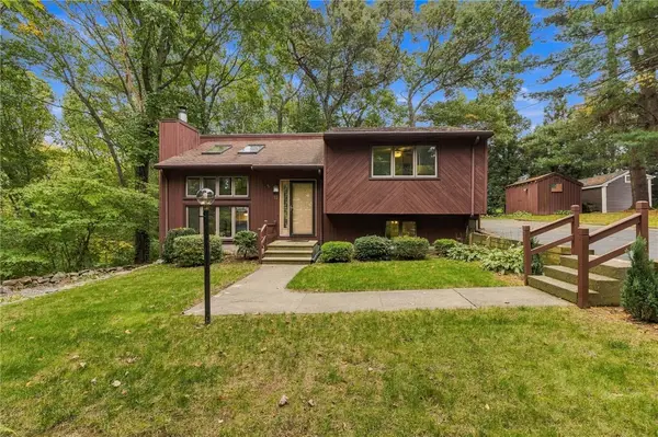 15 Deer Run Run, Cranston, RI 02921