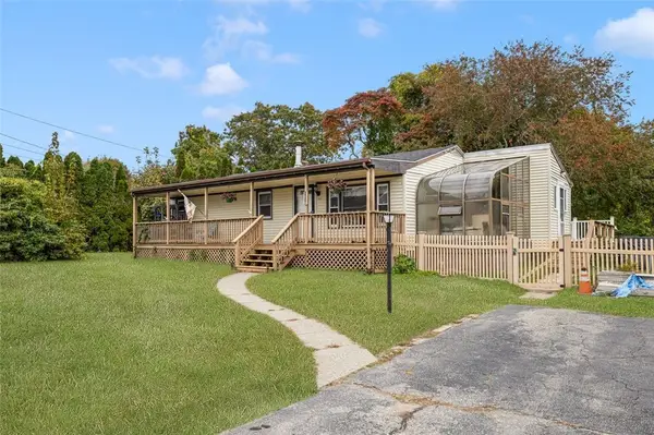 1034 Stafford Road, Tiverton, RI 02878