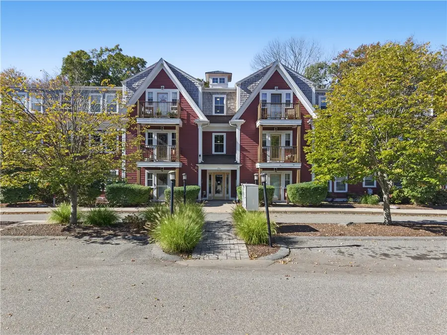 751 Metacom Avenue #10, Bristol, RI 02809 - #2