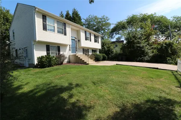 22 Fairway Drive, Narragansett, RI 02882