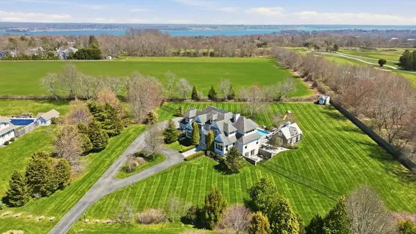 99 Meadowlark Lane, Portsmouth, RI 02871