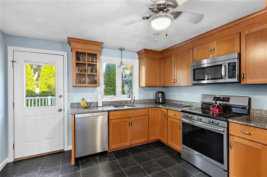 31 Greenview Street, Cumberland, RI 02864 - #3