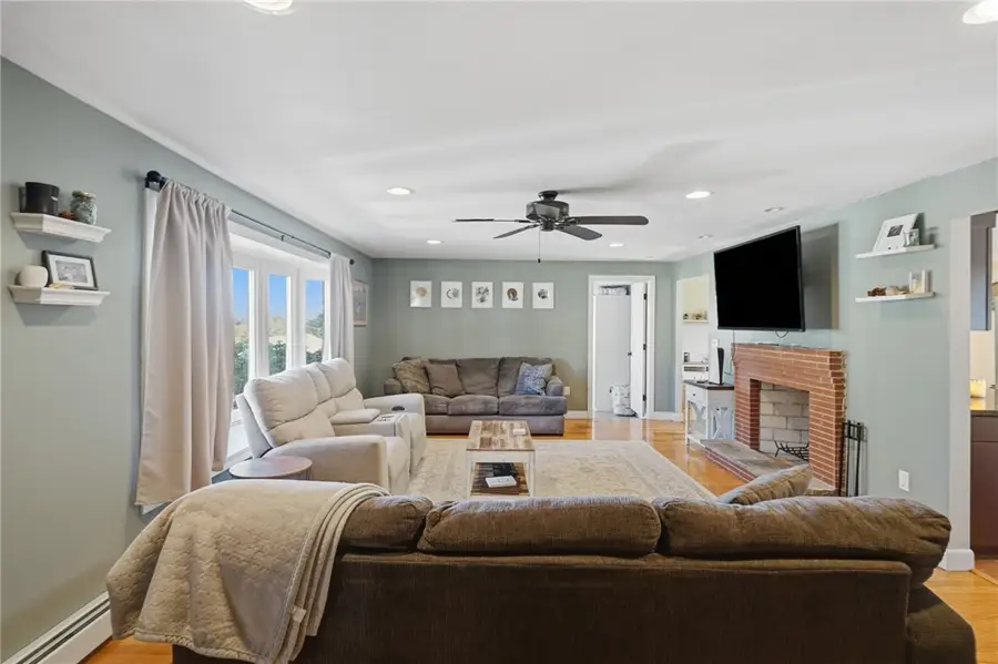 16 Wakefield Avenue, Cranston, RI 02920 - #3