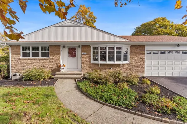 150 Crest Drive, Pawtucket, RI 02861