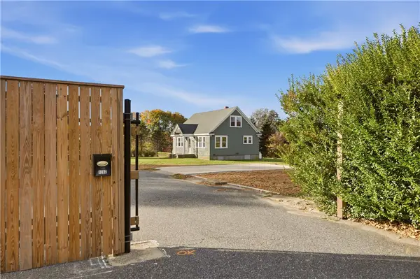 1285 Main Road, Tiverton, RI 02878