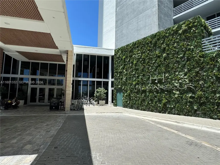 16385 Biscayne Boulevard #2421, North Miami Beach, FL 33160 - #2