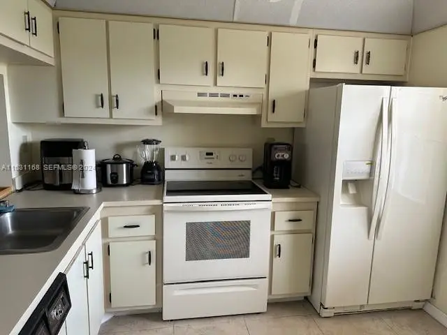 10101 Sunrise Lakes Boulevard #306, Sunrise, FL 33322 - #2