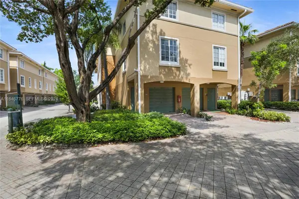 2941 NE 185th Street #1305, Miami, FL 33180
