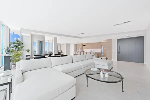 851 NE 1st Avenue #PH 5402, Miami, FL 33132