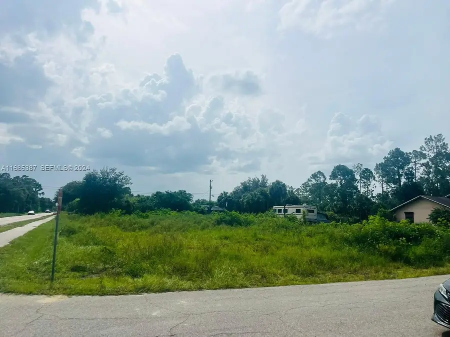 601 Lake Avenue, Lehigh Acres, FL 33972 - #2