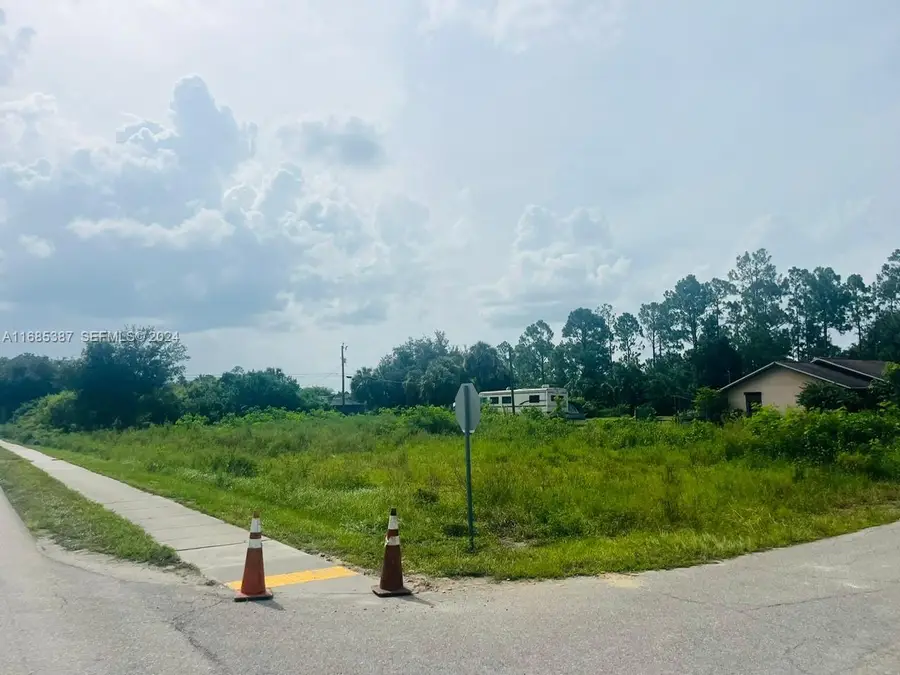 601 Lake Avenue, Lehigh Acres, FL 33972 - #3