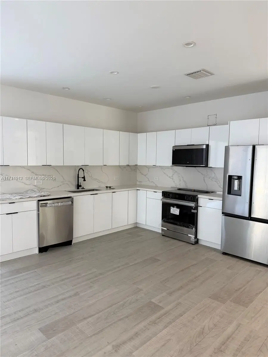 210 SE 10th Street, Hallandale Beach, FL 33009 - #3