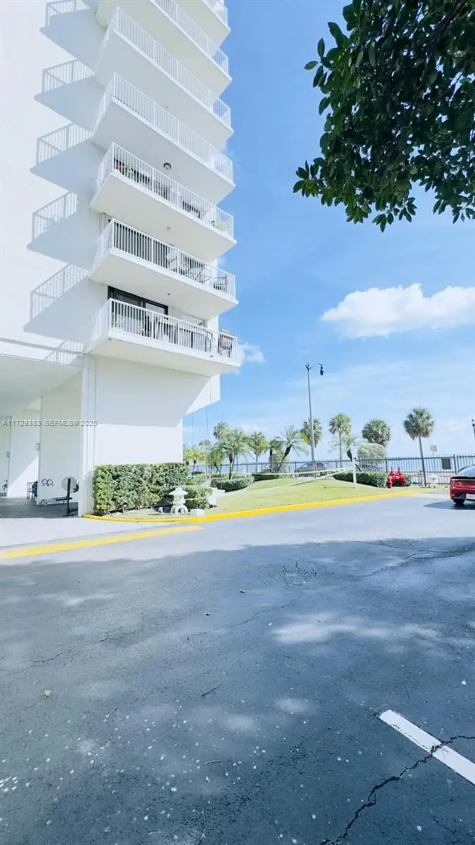 Address Withheld By Seller, Miami, FL 33131 - #3