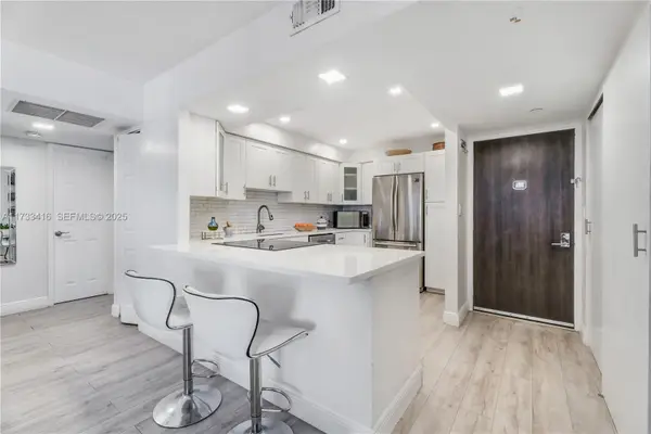 20379 W Country Club Drive #939, Miami, FL 33180