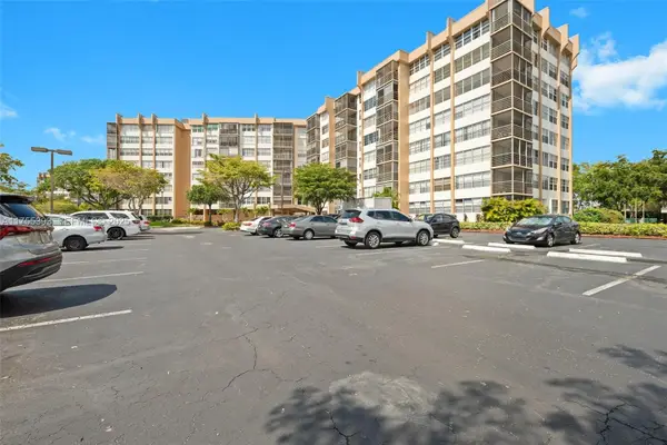 1000 Saint Charles Place #603, Pembroke Pines, FL 33026
