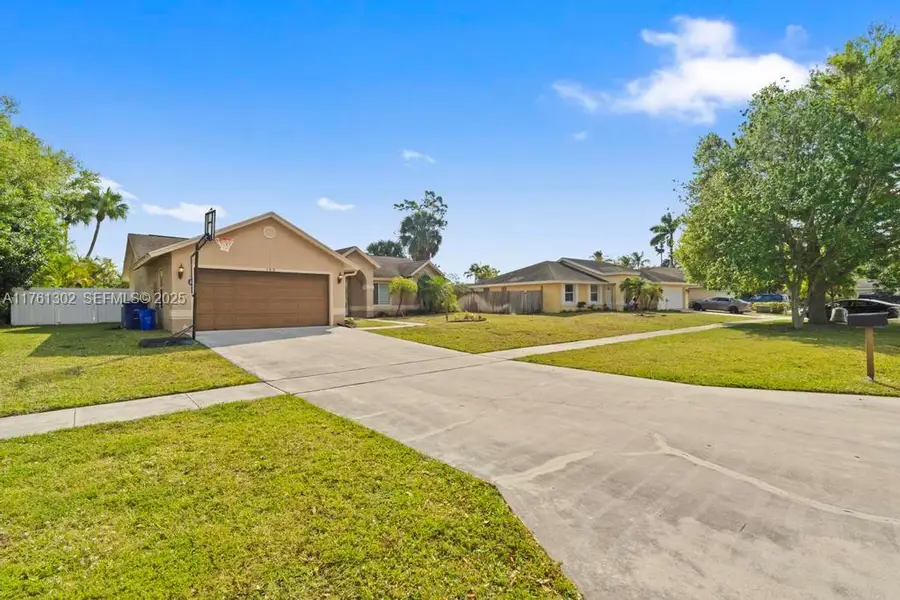 155 Kings Way, Royal Palm Beach, FL 33411 - #3