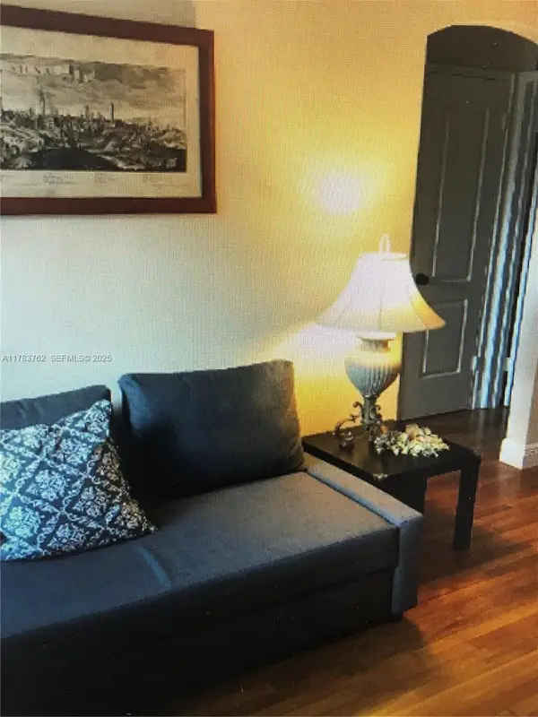 30 Almeria Avenue #6, Coral Gables, FL 33134