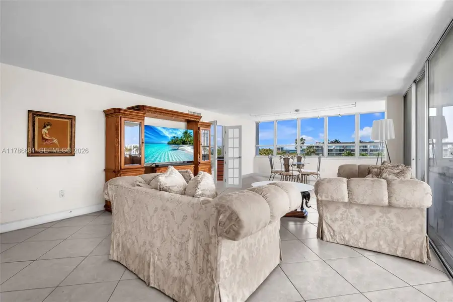 11 Island Avenue #512, Miami Beach, FL 33139 - #3
