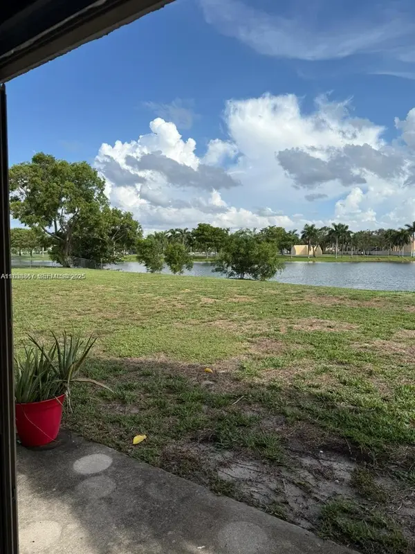 8560 N Sherman Circle #105, Miramar, FL 33025