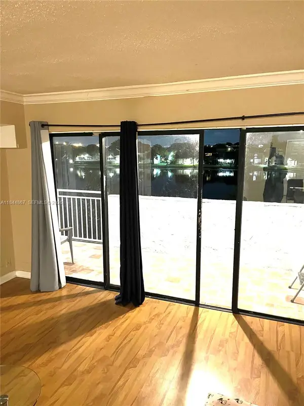 9359 Fontainebleau Boulevard #F301, Miami, FL 33172