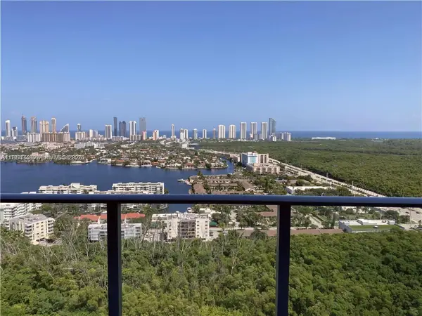 16385 Biscayne Boulevard #2118, North Miami Beach, FL 33160
