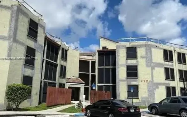 212 Lake Pointe Drive #205, Oakland Park, FL 33309