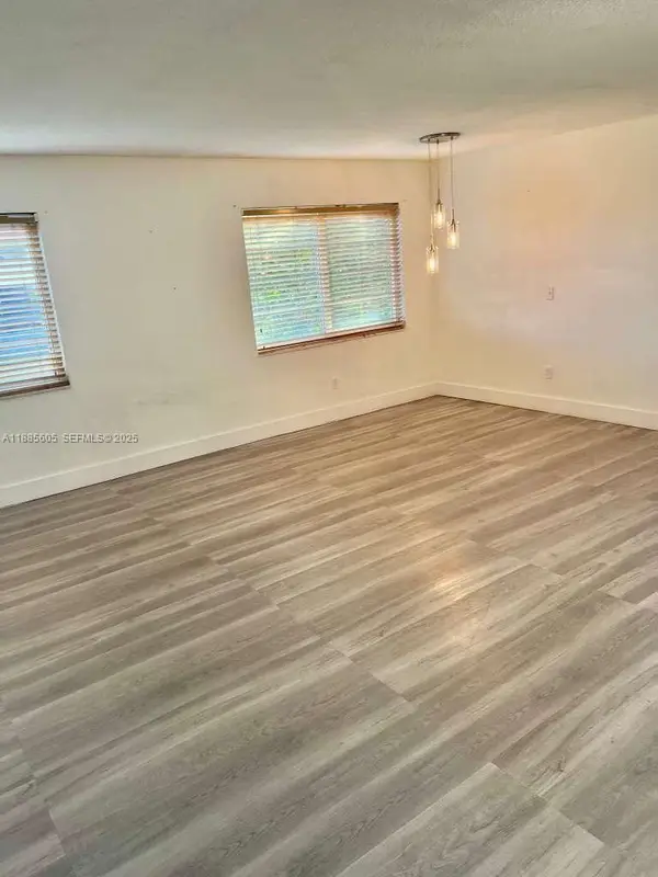 1300 W 53rd Street #18, Hialeah, FL 33012