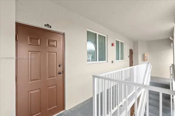 1677 SE 27th Court #202, Homestead, FL 33035