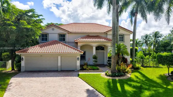 1781 Harbor Pointe Circle, Weston, FL 33327